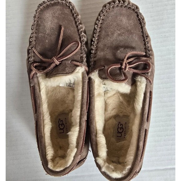 Uggs Dakota Moccasin leather slippers . Size 9 - Picture 3 of 10